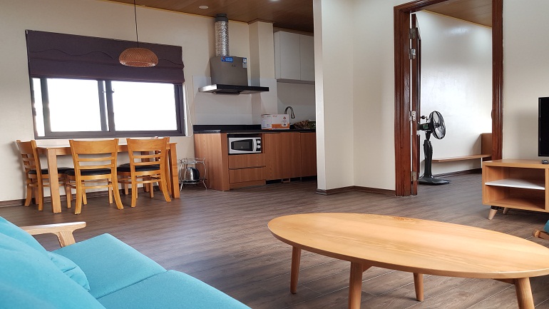 Cho thuê căn hộ dịch vụ giá rẻ tại Đặng Thai Mai, Tây Hồ, 50m2, 1PN, đầy đủ nội thất