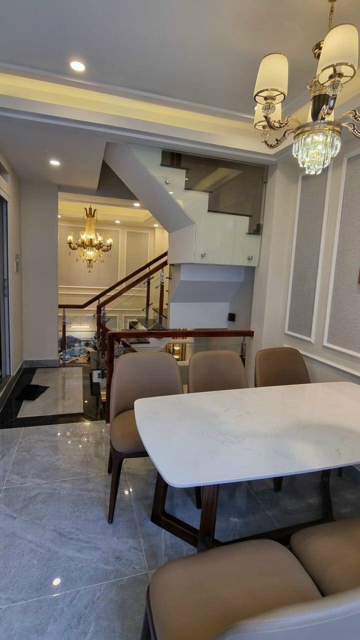 Nhà đẹp, 4.2 x 12m, chỉ 8 Tỷ 700, hẻm 5m Hoàng Hoa Thám, Tân Bình