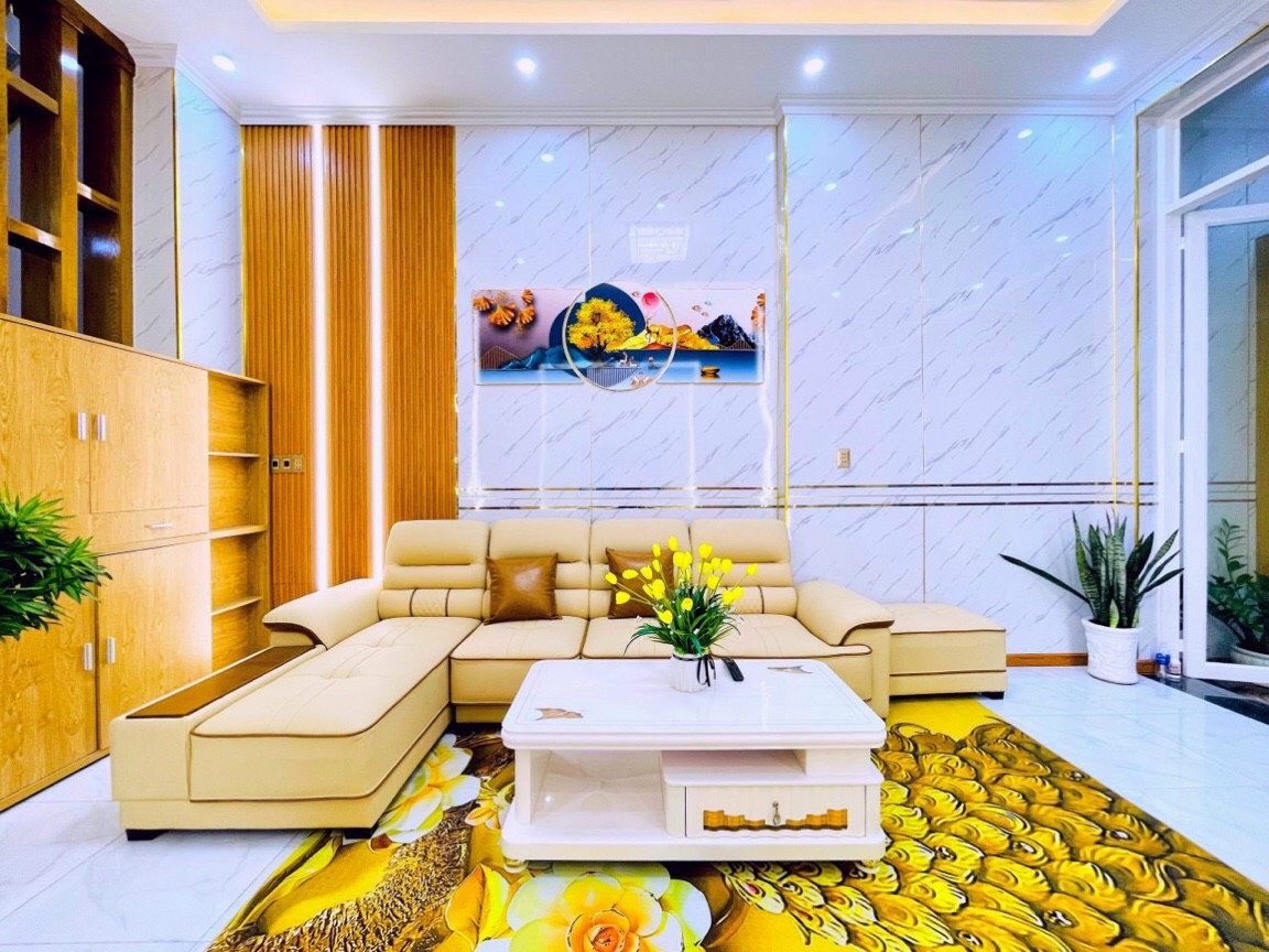 (Phú Nhuận) hẻm 4m Huỳnh Văn Bánh, 4 x 14m, 3 lầu, 8.2 tỷ, 5PN