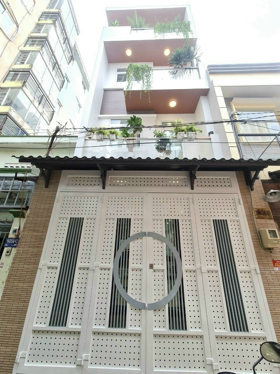 Nhà đẹp, Huỳnh Văn Bánh, 3.5 x 14m, 2 lầu, chỉ 7.4 tỷ, Phú Nhuận