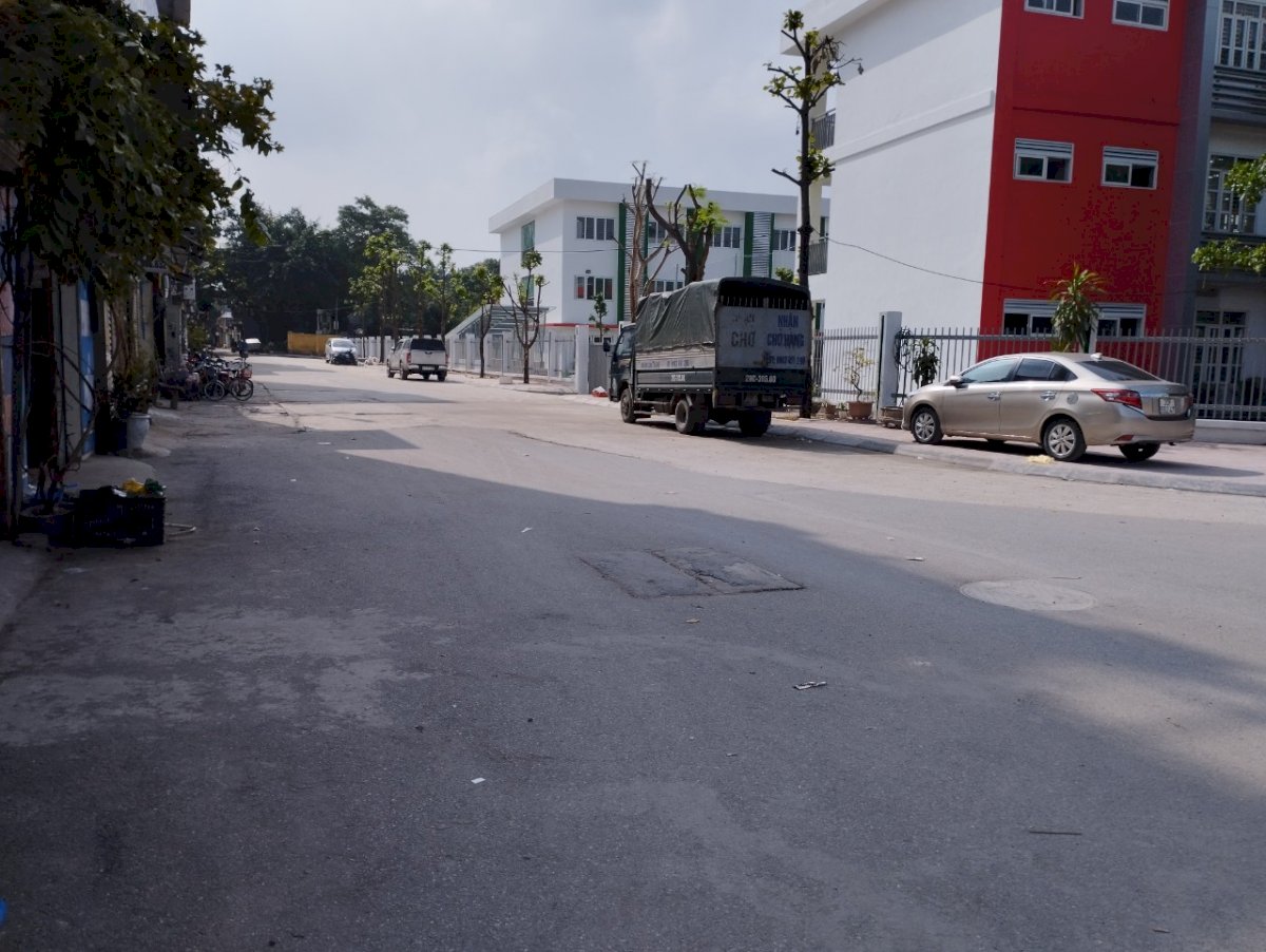 Bán gấp 3 nhà phân lô đẹp đường 5 Ô tô tránh Làng Trạm, Long Biên.