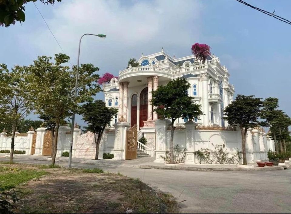 DO nhiều nhà quá ở không hết Chính chủ cần bán 1 căn siêu biệt thự 1367m2 tại Thành Phố Hải Dương ( đoạn nút giao đường 52m-62m)