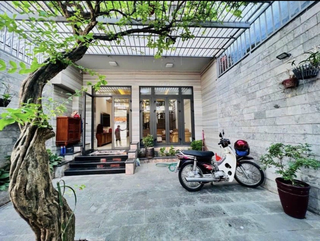 Bán nhà 1trệt 3lầu, Ngay Vincom Thủ Đức, P. Linh Chiểu, dt 115,7 m² Giá 12,5 Tỷ