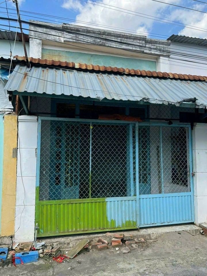 Gấp chủ nợ đòi bán nhanh căn nhà cấp 4 o tân Xuân Sổ Hồng RIêng Sang tên ngay