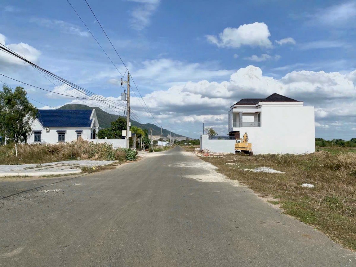 Gia đình muốn bán gấp đất gần KCN Bàu Bàng, giá 820tr/100m2