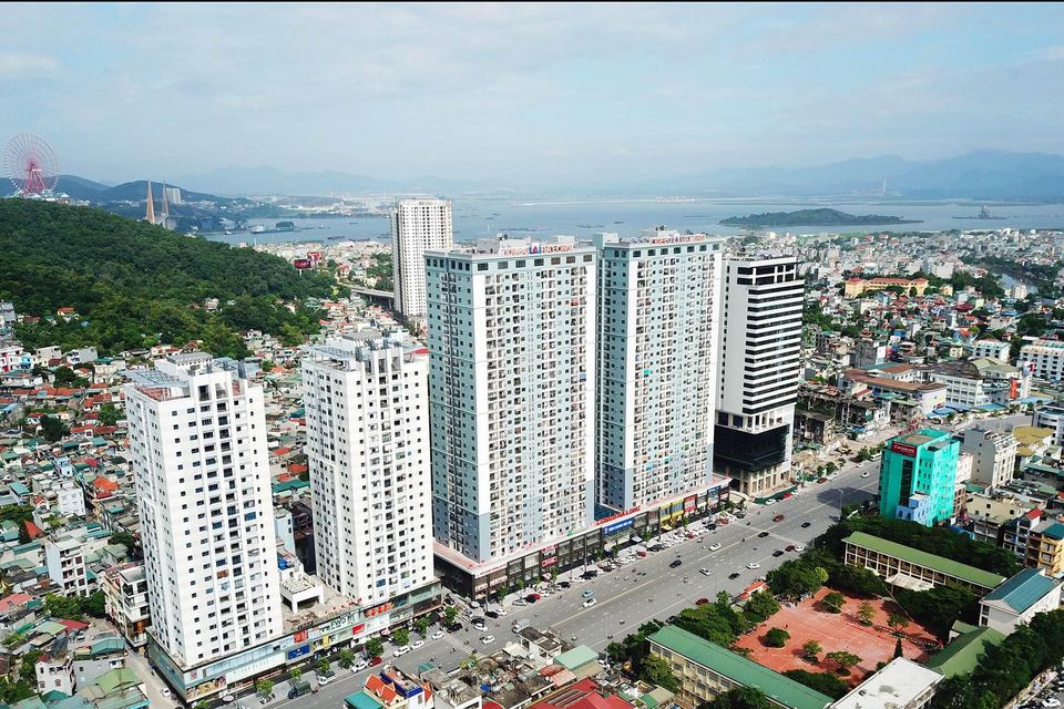 Chính chủ Bán nhà 4 tầng Lô Góc 3 mặt thoáng 98m2 tại Phố Trần Hưng Đạo, trung tâm Tp. Hạ Long.
