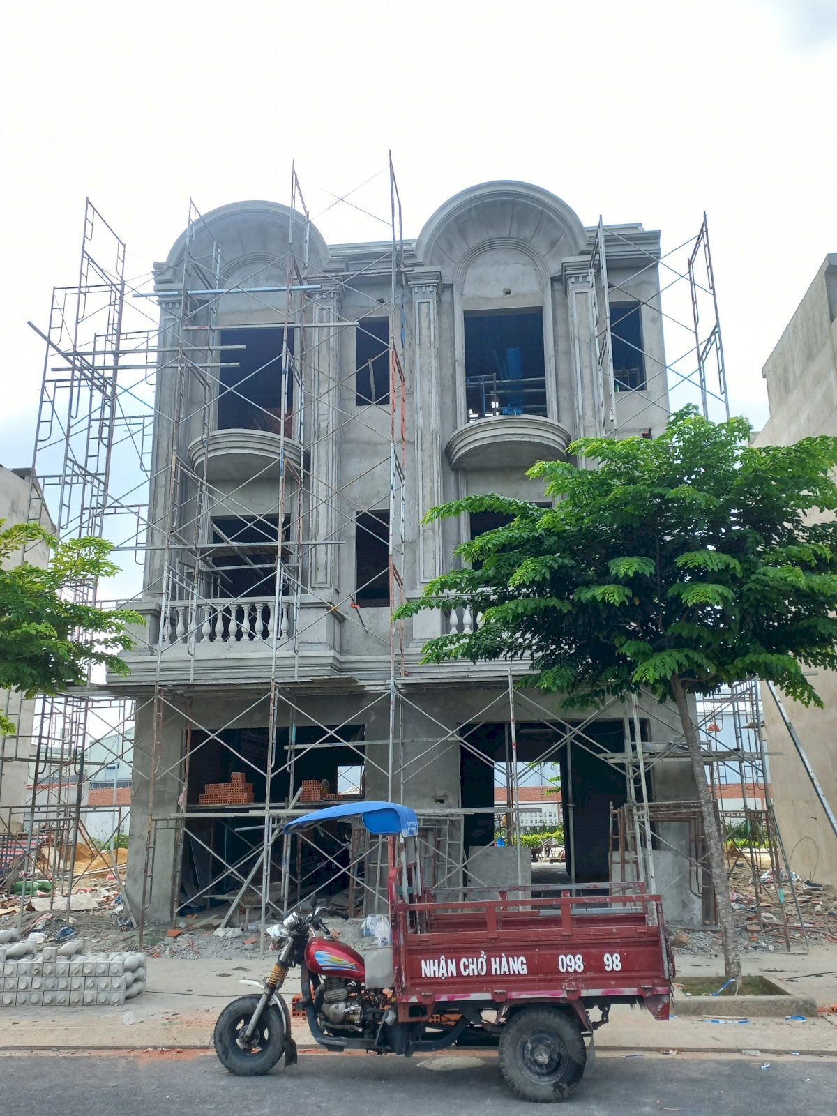 Cần bán gấp nhà mới xây 1 trệt 2 lầu ngay sát ngã tư Khánh Bình chỉ 3.7 tỷ