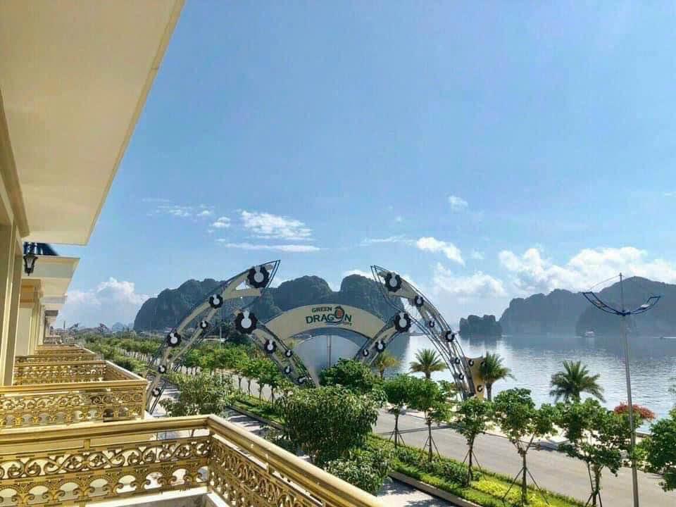 Chính chủ chuyển công tác cần Bán căn Biệt thự 3,5 tầng 400m2 mặt đường Bao biển Cẩm Phả - Hạ Long giá siêu tốt.