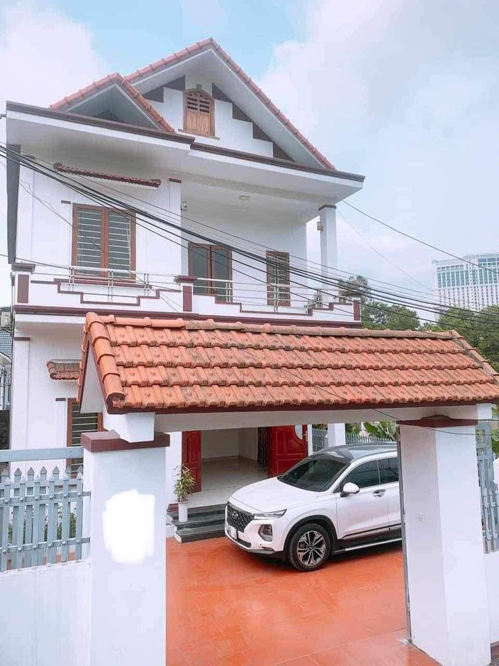 Chính chủ gia đình chuyển định cư CẦN BÁN nhà 2 tầng mái thái tại Hà Trung, Hạ Long.