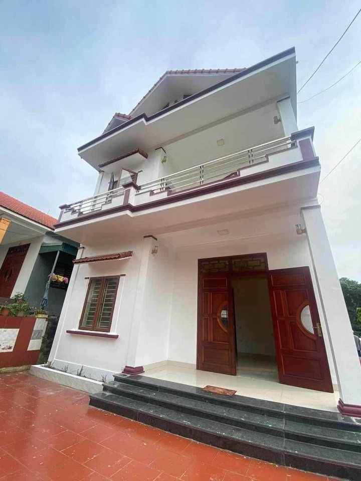 Chính chủ gia đình chuyển định cư CẦN BÁN nhà 2 tầng mái thái tại Hà Trung, Hạ Long.