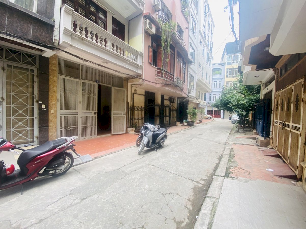 Bán nhà phố Vũ Ngọc Phan, Đống Đa, ô tô tránh, 10 phòng cho thuê, dòng tiền tốt, 46m,5T
