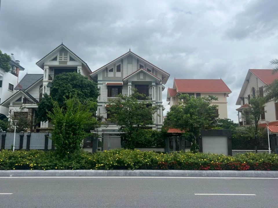 Chính chủ chuyển sinh sống cần Bán căn Biệt thự 335m mặt đường Bao Biển trung tâm Tp Hạ Long