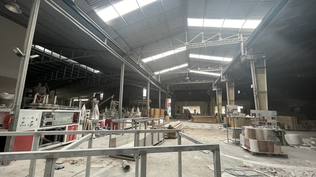 Cho thuê kho xưởng 1000m2 và 1600m2 giá 65k/m2 mặt đường Đại Lộ Thăng Long Cách TT Hà Nội 13km