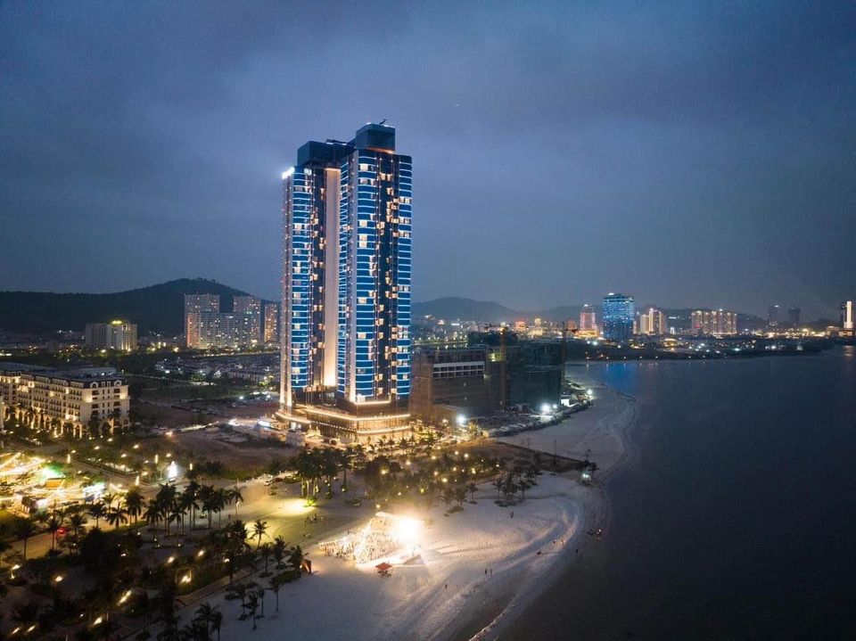 Bán Căn Hộ 1PN tòa ALACARTE HẠ LONG BAY. Trước mặt là bãi tắm siêu đẹp tại trung tâm Bãi Cháy.