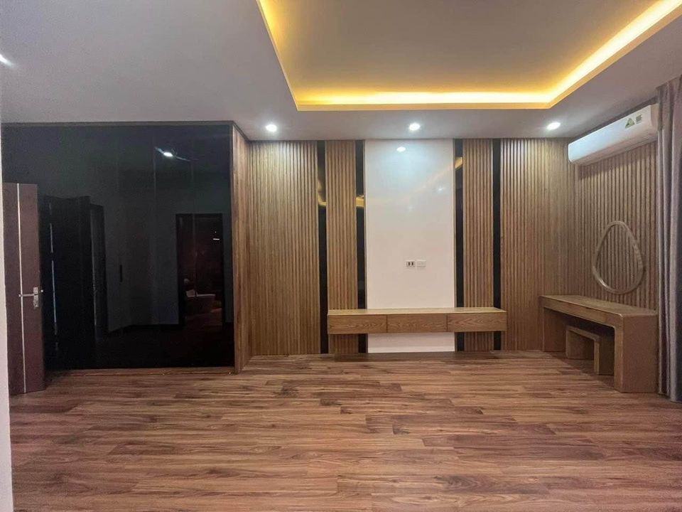 Chính chủ bán nhà lô góc 3 mặt tiền 80m2 tại Cao Xanh, Hạ Long gần biển.