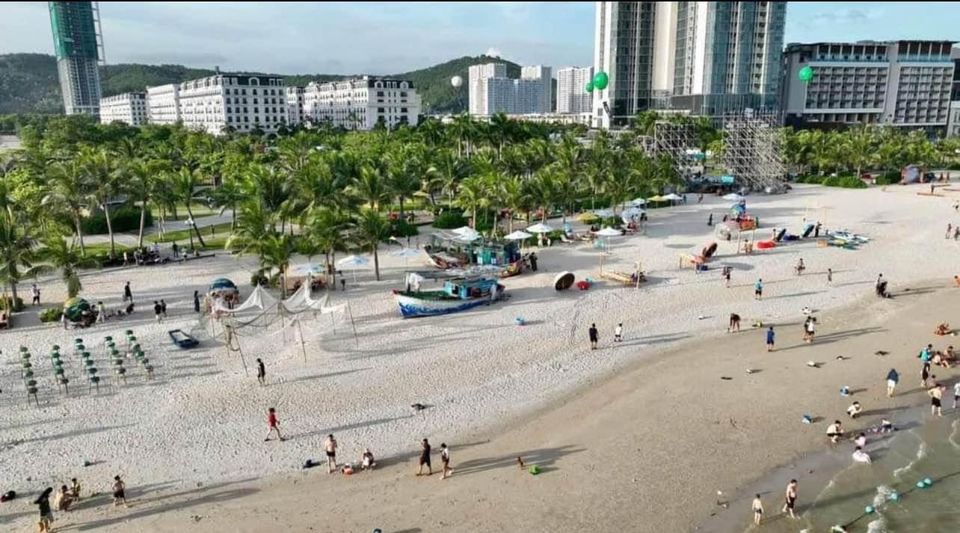 Bán Căn Hộ 2PN View Biển tòa ALACARTE HẠ LONG BAY. Trước mặt là Bãi tắm cát trắng siêu đẹp.