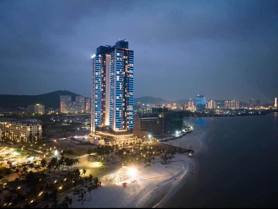 Bán Căn Hộ 2PN View Biển tòa ALACARTE HẠ LONG BAY. Trước mặt là Bãi tắm cát trắng siêu đẹp.