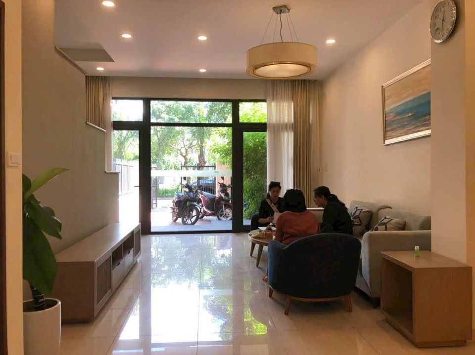 Chính chủ Bán căn liền kề 3,5 tầng Lotus Resident Ven Biển trung tâm Hùng Thắng, Bãi Cháy, Hạ Long.