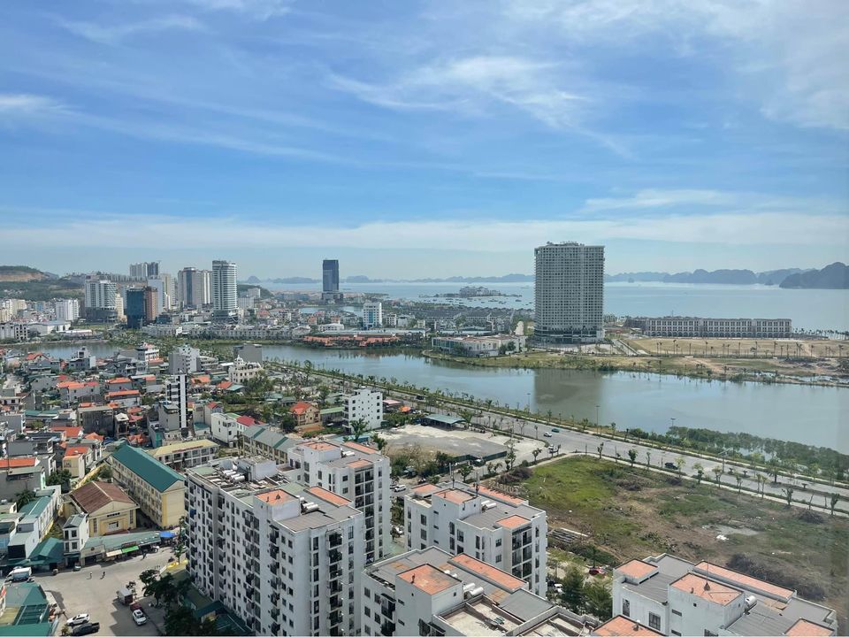 BIỆT THỰ 300m2 ĐƠN LẬP 100% View Hồ Bán đảo 3 Hùng Thắng - Phường Bãi cháy - Hạ Long