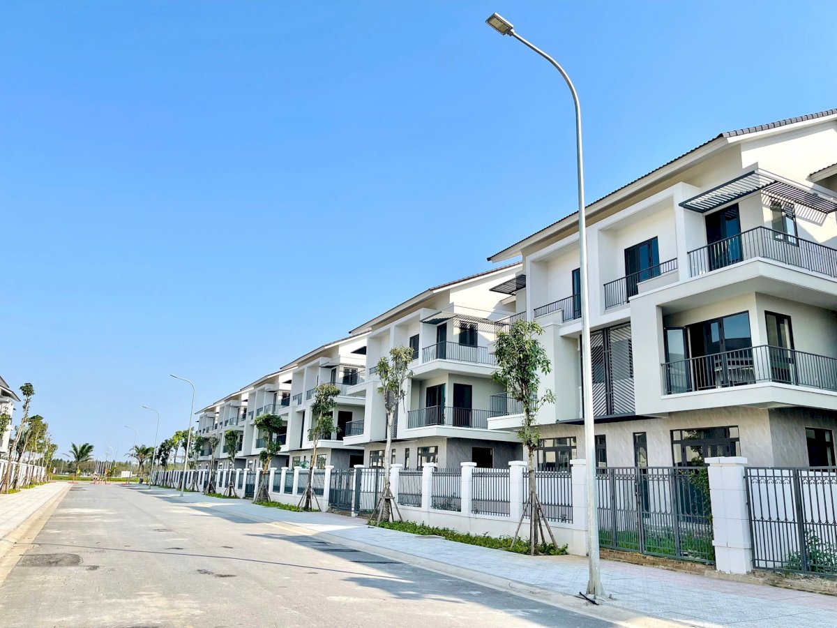 Cần bán căn biệt thự 180m2, 3 tầng, vị trí đẹp, sát Ninh Hiệp giá Bắc Ninh