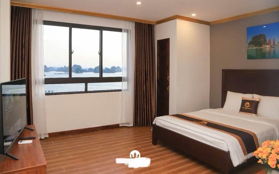 Bán Khách Sạn 8 tầng View Biển 45 Phòng KD, Gần Bãi Tắm Cột 8, Hồng Hà, Tp. Hạ Long