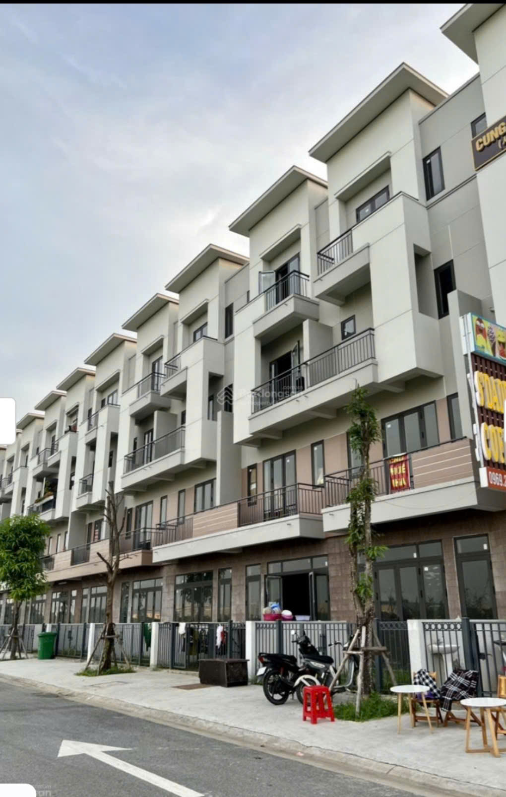 Bán nhanh shophouse 4 tầng, vừa ở vừa kinh doanh, sát chung cư, vị trí đẹp