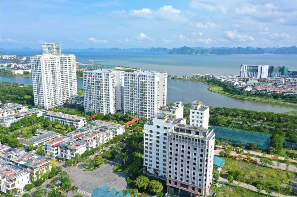 Do chuyển định cư không sử dụng nên cần bán căn hộ 3Pn 96m2 View Biển trung tâm Bãi Cháy, Hạ Long.