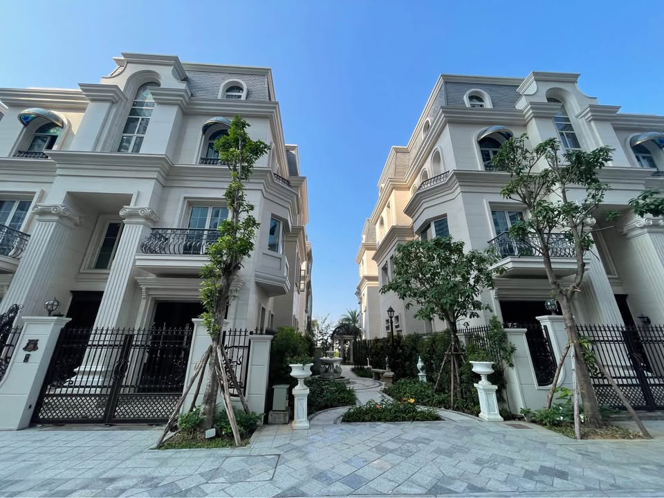 Biệt thự 255m2 The Sapphire Mansions mặt đường bao biển đường Trần Quốc Nghiễn, Bến Đoan, Hạ Long .