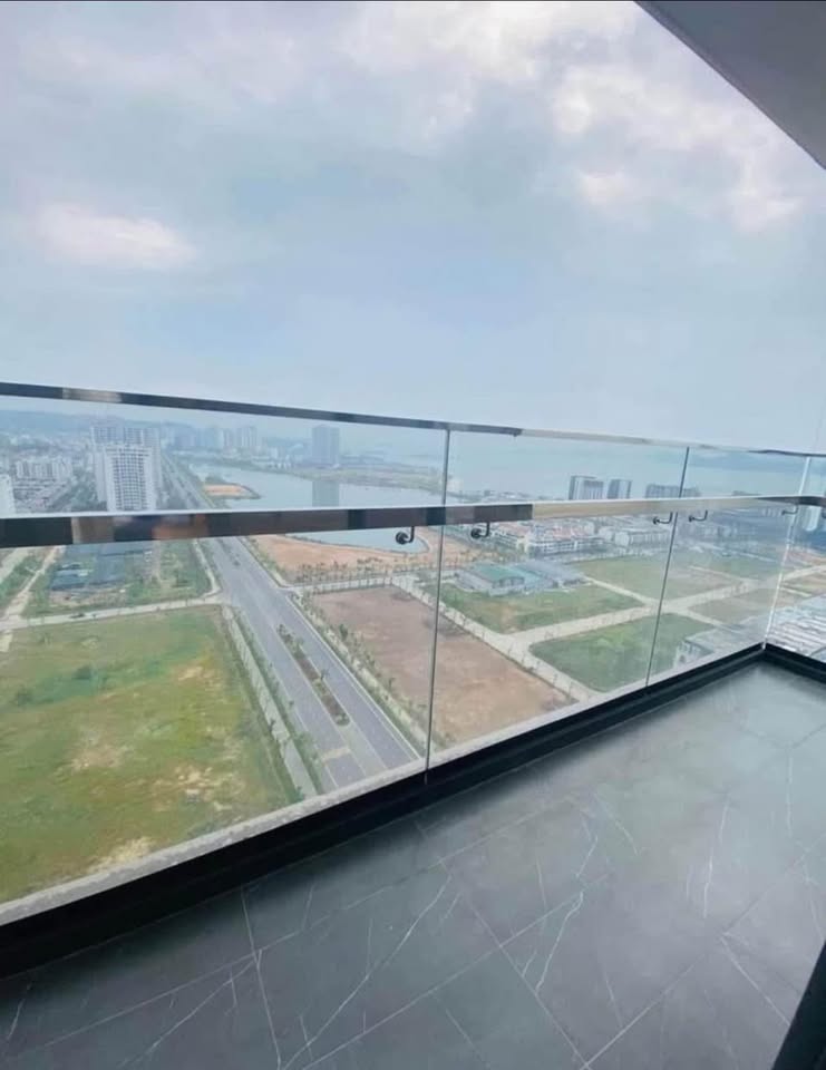 Bán CĂN HỘ CAO CẤP Studios 33,9m2 mã 08 Vip VIEW BIỂN Vinpearl tại chung cư ICON40 HẠ LONG - Giá cực tốt