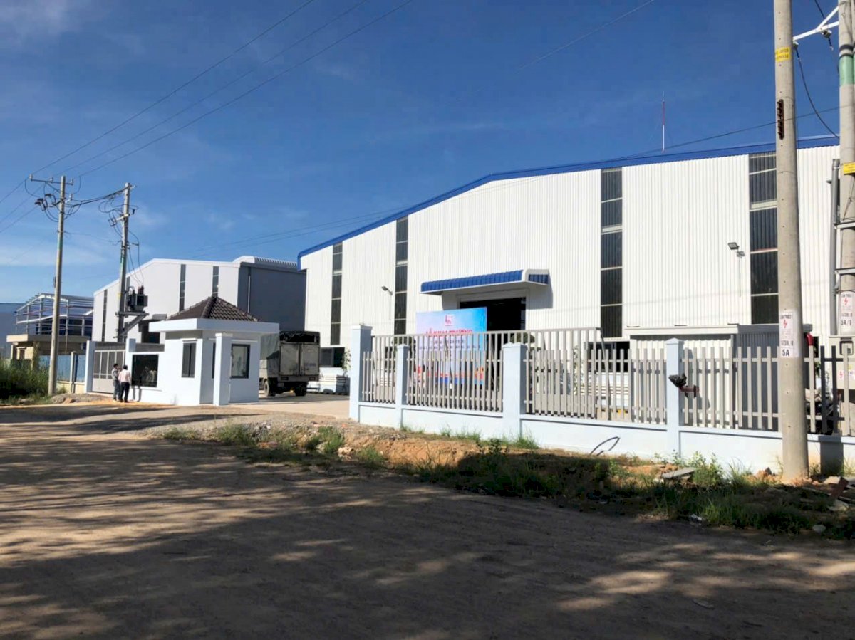 Nhà xưởng khu công nghiệp Đức Hòa 3, xã Đức Lập Hạ dt 2500m2 tiếp nhiều ngành nghề, giá 25,5 tỷ