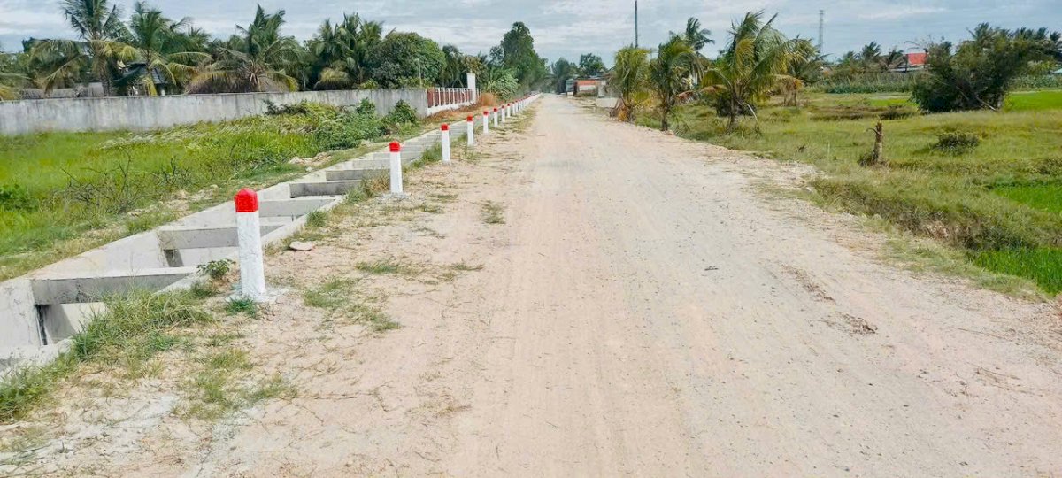 1000m2 đất view kênh có 300m2 thổ cư ở xã Trung Lập Hạ, Củ Chi giá 3,95 tỷ