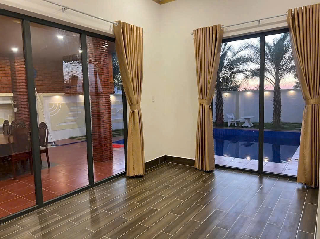 Villa hồ bơi nghỉ dưỡng huyện Châu Thành , Long An dt 458m2 4pn 2wc giá 3,5 tỷ