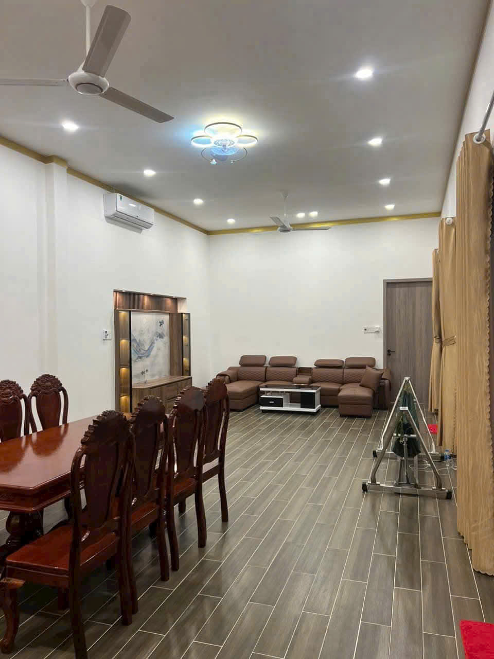Villa hồ bơi nghỉ dưỡng huyện Châu Thành , Long An dt 458m2 4pn 2wc giá 3,5 tỷ
