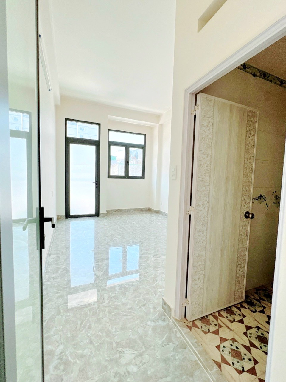 Bán nhà đẹp 3 lầu hẻm xe hơi gần MT đường Trần Bình Trọng P.1 Quận 10