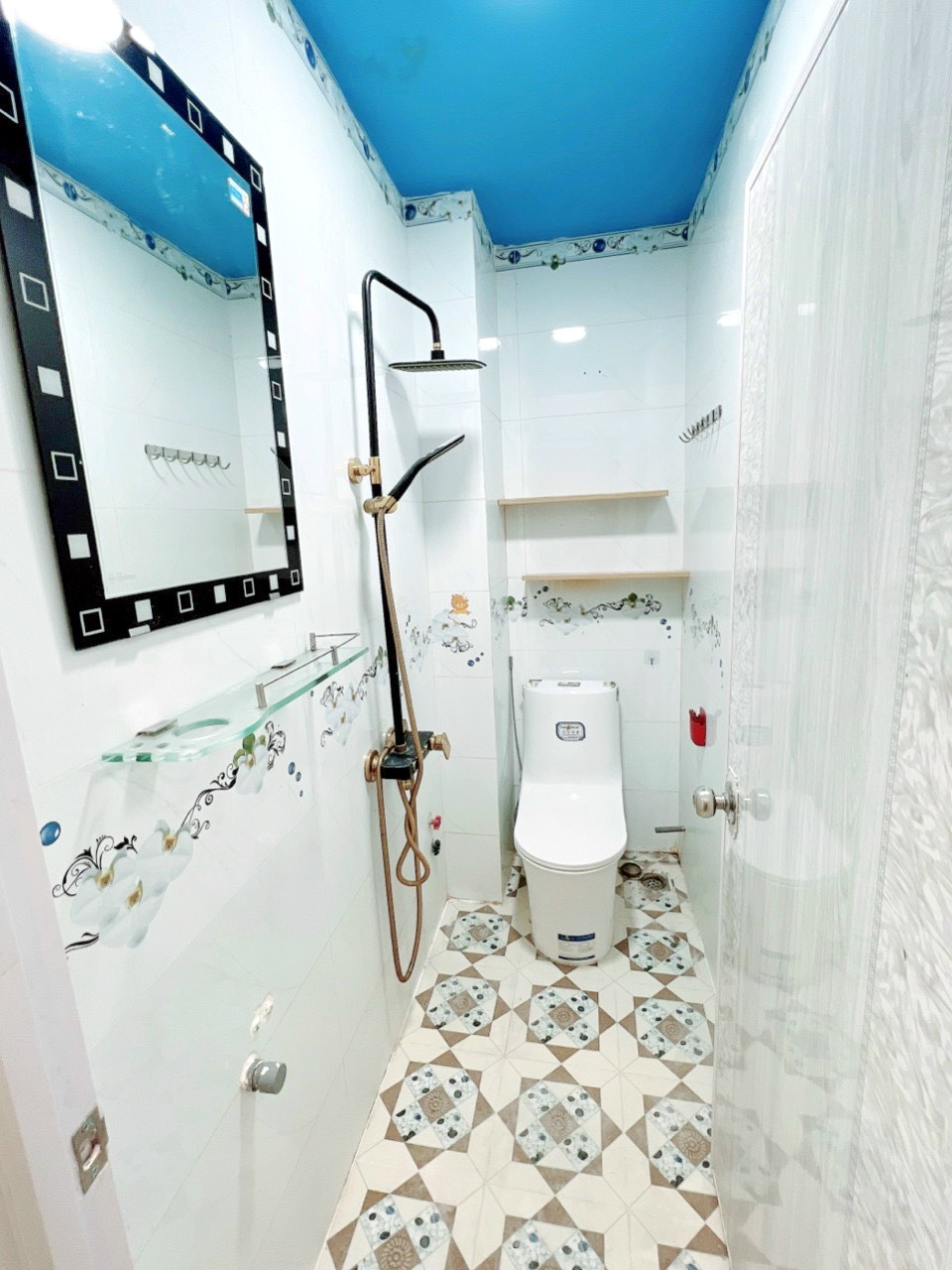 Bán nhà đẹp 3 lầu hẻm xe hơi gần MT đường Trần Bình Trọng P.1 Quận 10