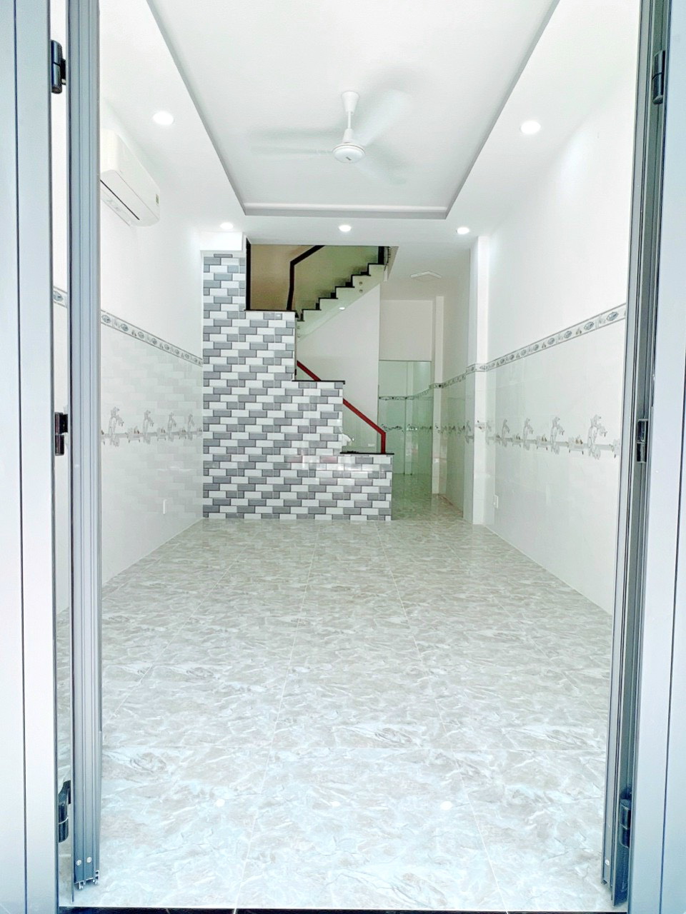 Bán nhà đẹp 3 lầu hẻm xe hơi gần MT đường Trần Bình Trọng P.1 Quận 10