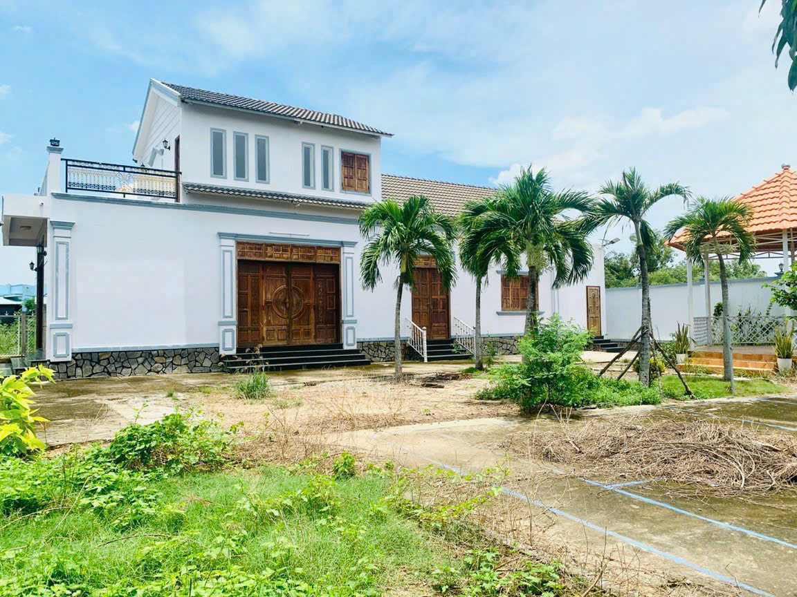 Nhà vườn thị trấn Cần Giuộc tổng dt 680m2 giá 7,5 tỷ