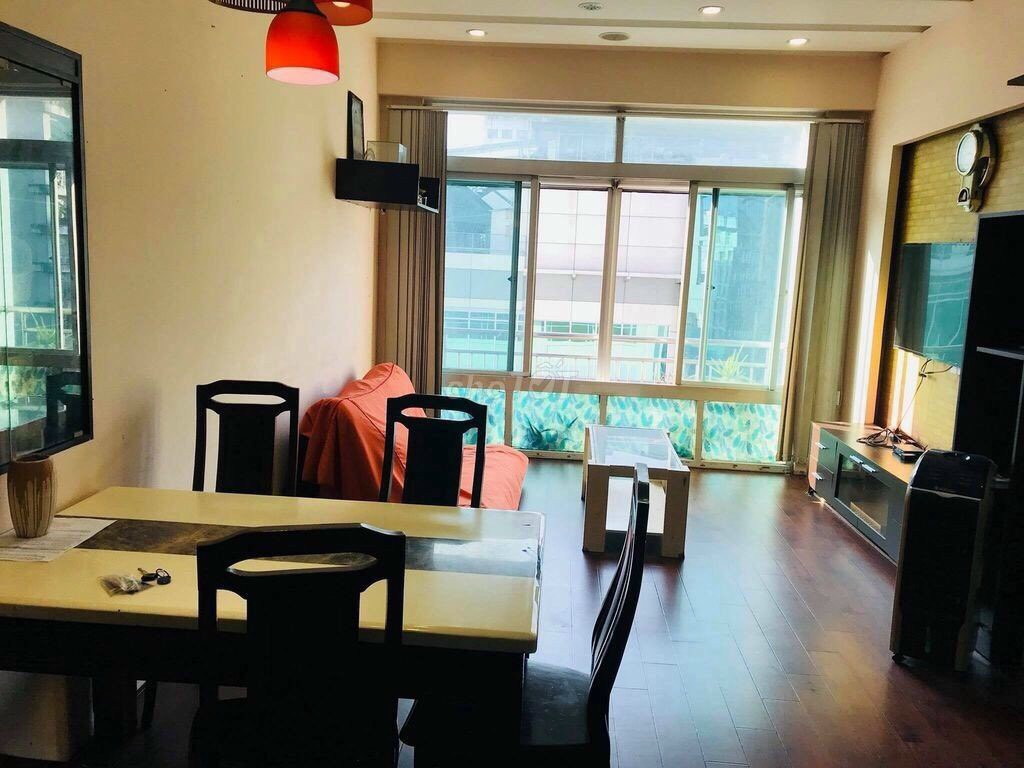 Cần cho thuê gấp căn hộ Tản Đà, Quận 5, Dt : 78 m2, 2PN, 2WC, Giá : 12.5 tr/th
