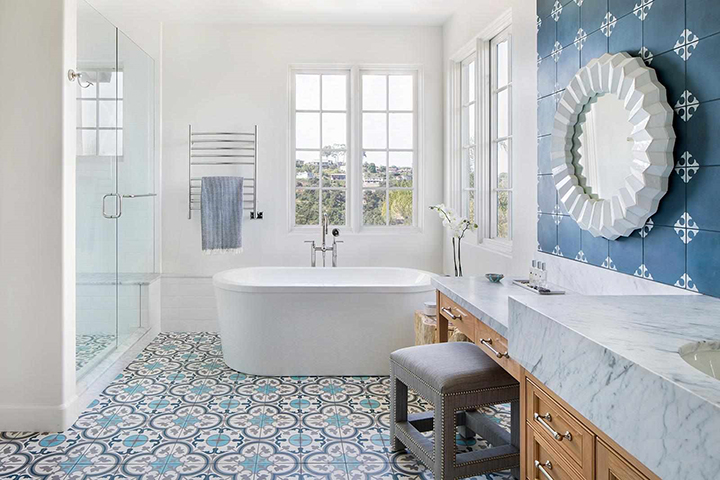 nhà tắm có tông màu xanh dương pastel