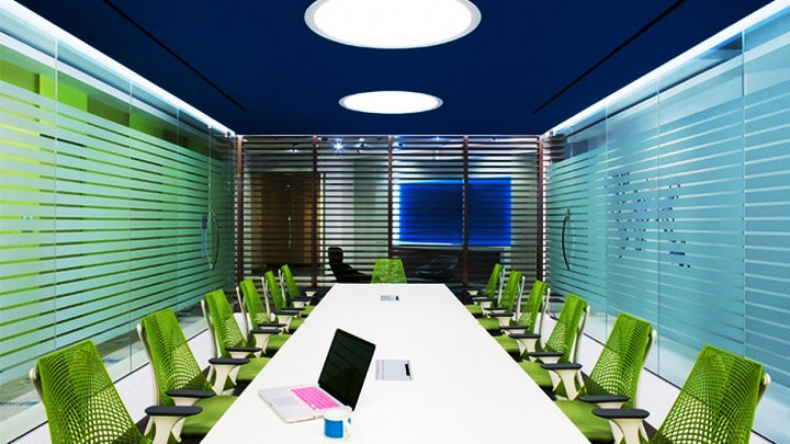phòng họp màu xanh