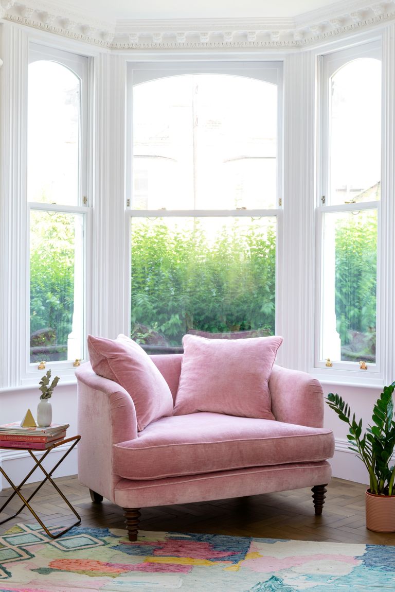chọn mua sofa mới màu hồng phấn