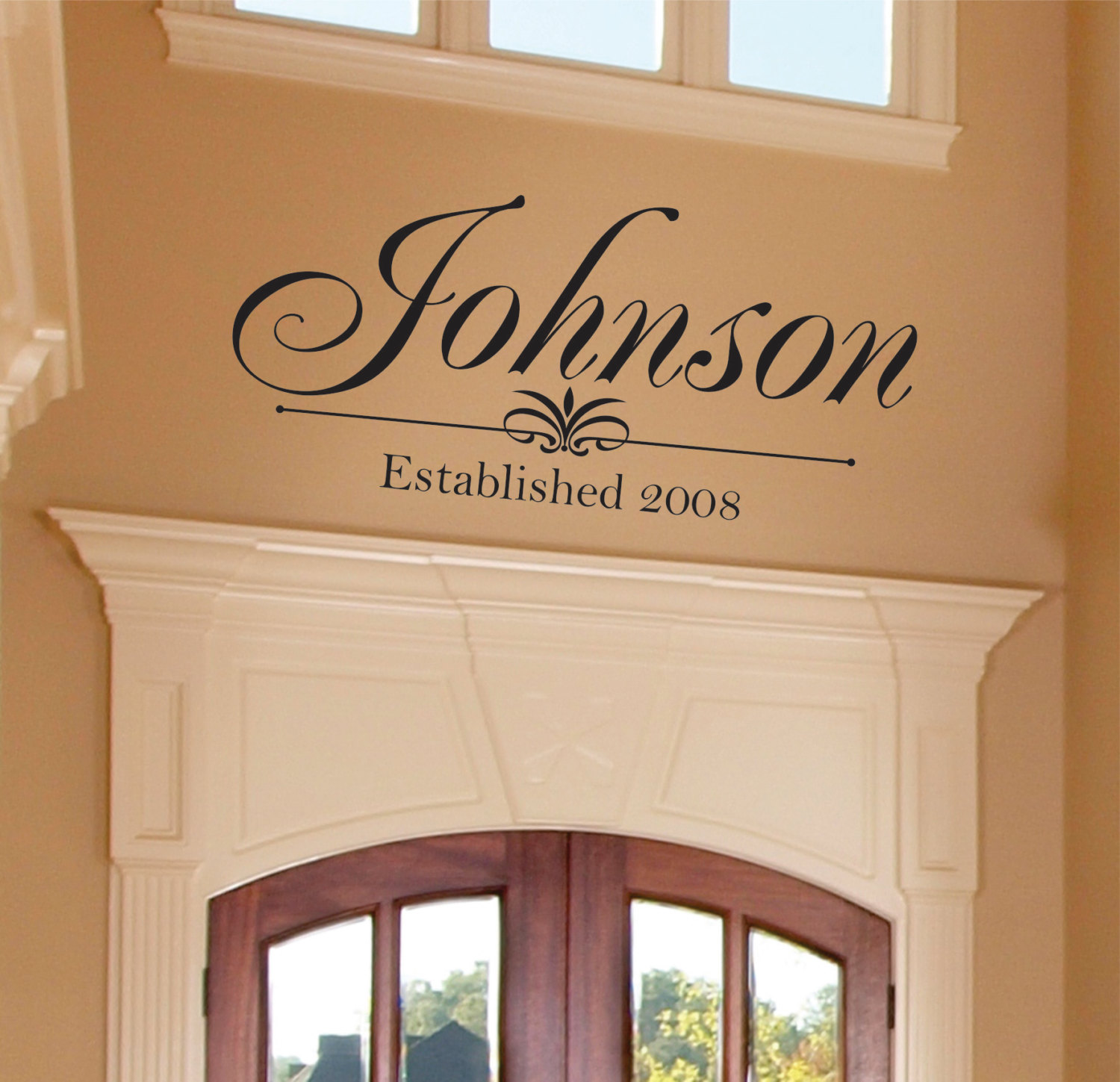 dòng chữ Johnson viết ngay trên cửa nhà