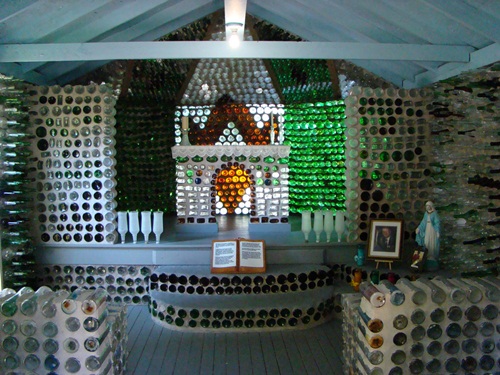 Nhà xây từ chai thủy tinh