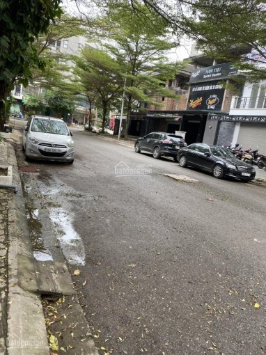 Cho thuê biệt thự Văn Khê, Hà Đông, diện tích 165m2 đất, xd 80m2 x 3 tầng, có vỉa hè rộng, ô tô đỗ