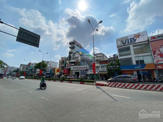 Cho thuê nhà MT 457-457B Lê Đại Hành, Quận 11. DT: 8x17m, 4 tầng gần vòng xoay Lê Đại Hành