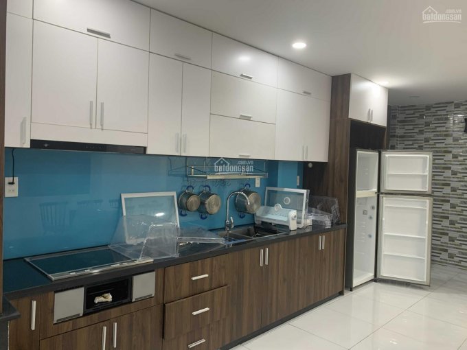 Cho thuê nhà 1 trệt 2 lầu hẻm ô tô, đường 30/4