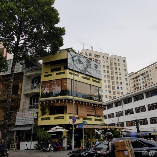 Nhà nguyên căn góc 2 mặt tiền đường Nguyễn Thái Bình, Q1, 5.2x20m, 3 lầu, trống suốt, 80tr