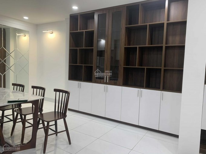 Cho thuê nhà 1 trệt 2 lầu hẻm ô tô, đường 30/4
