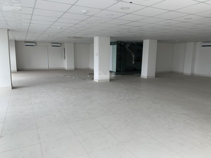 Văn phòng cho thuê 220m2 tại mặt tiền Trần Hưng Đạo B, P10, Q5 - sàn đẹp trong suốt mới 99%
