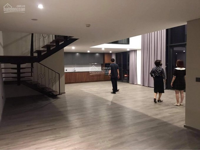 Bán căn hộ Queen siêu vip 170m2 view cầu Nhật Tân đẹp nhất tại dự án giá bán 12 tỷ, LH: 0969949986